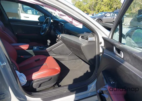 2022 Kia K5 Gt-Line z USA, uszkodzony, nr VIN 5XXG64J20NG142780